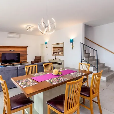 Nook Villa Risika