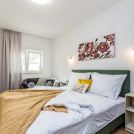 Nook Villa *