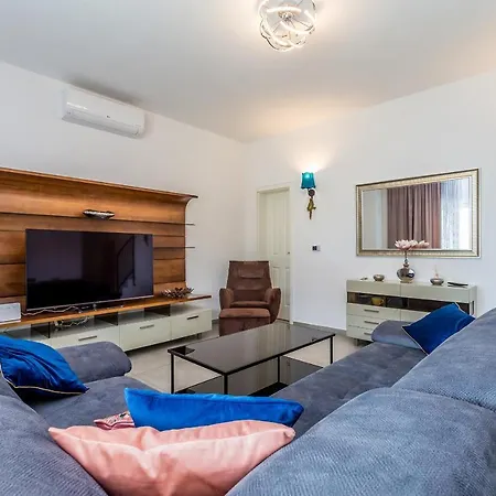 Nook Villa *